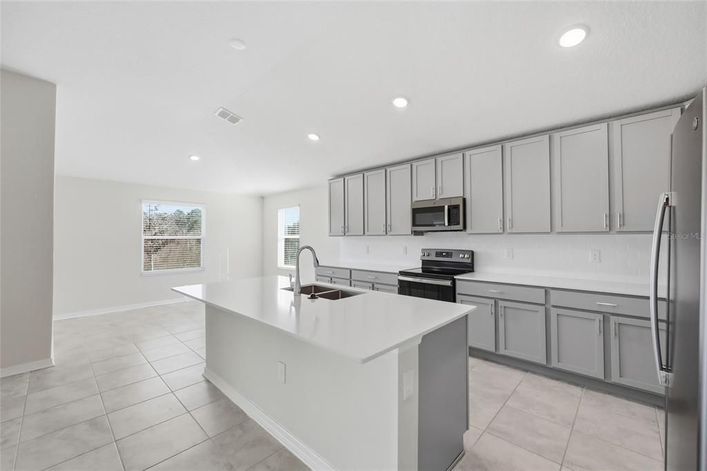 En Venta: $455,000 (4 camas, 3 baños, 2610 Pies cuadrados)