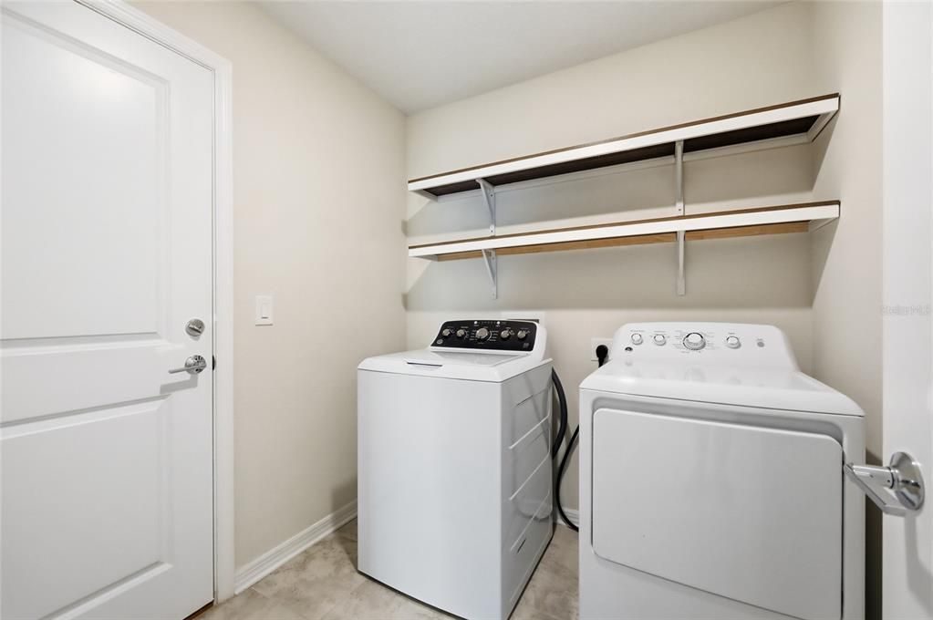 En Venta: $455,000 (4 camas, 3 baños, 2610 Pies cuadrados)