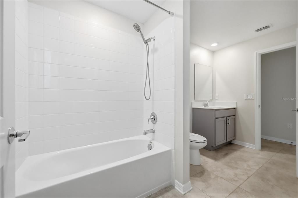 En Venta: $455,000 (4 camas, 3 baños, 2610 Pies cuadrados)