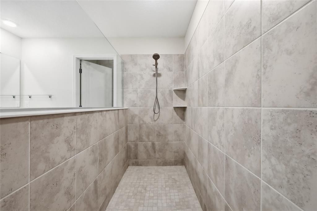 En Venta: $455,000 (4 camas, 3 baños, 2610 Pies cuadrados)