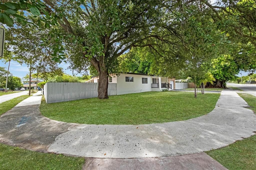 For Sale: $575,000 (3 beds, 2 baths, 1381 Square Feet)