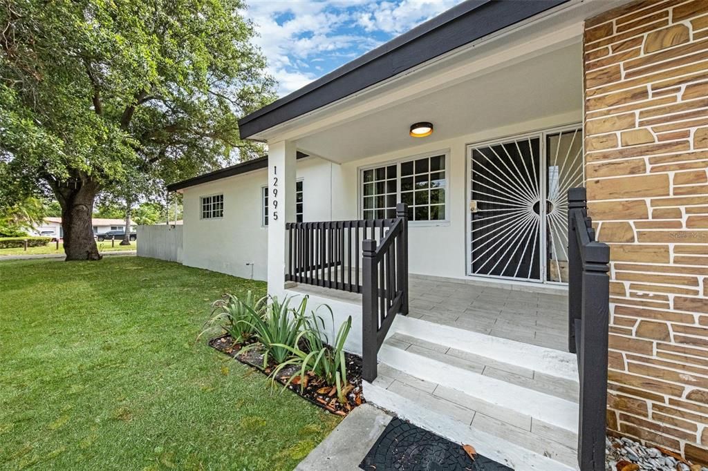 For Sale: $575,000 (3 beds, 2 baths, 1381 Square Feet)