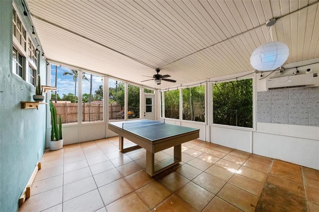 For Sale: $575,000 (3 beds, 2 baths, 1381 Square Feet)