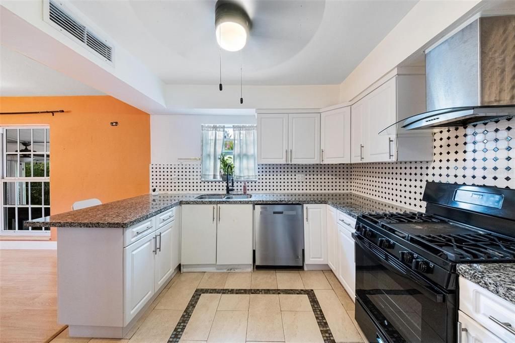 For Sale: $575,000 (3 beds, 2 baths, 1381 Square Feet)