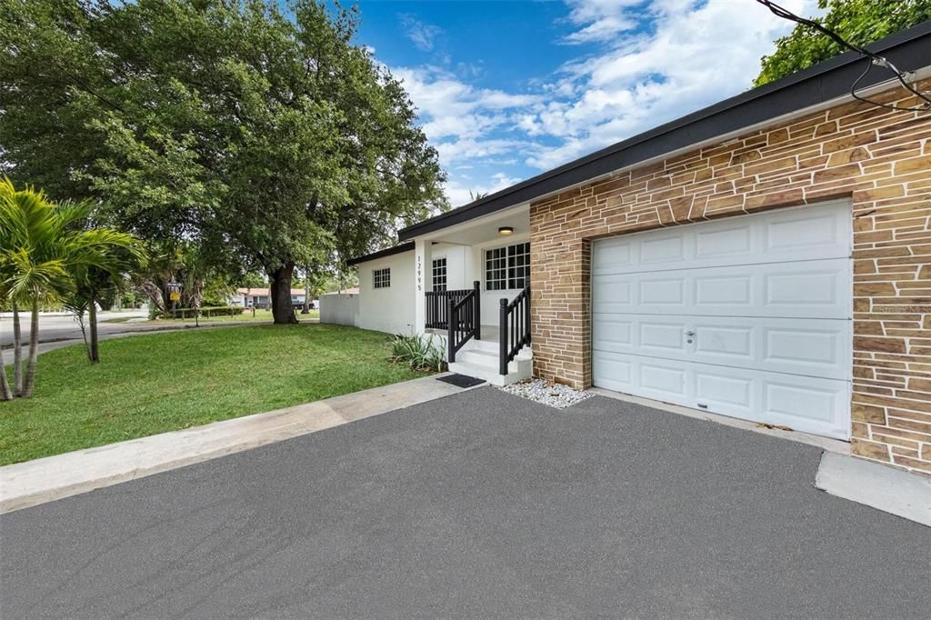 For Sale: $575,000 (3 beds, 2 baths, 1381 Square Feet)