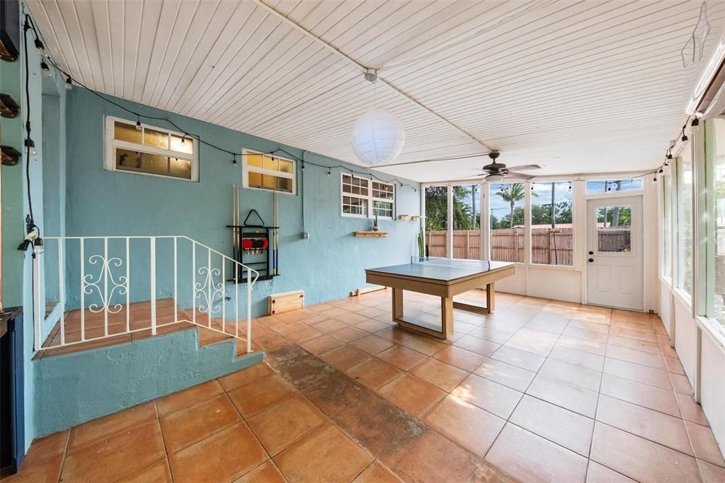 For Sale: $575,000 (3 beds, 2 baths, 1381 Square Feet)