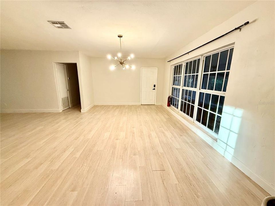 For Sale: $575,000 (3 beds, 2 baths, 1381 Square Feet)