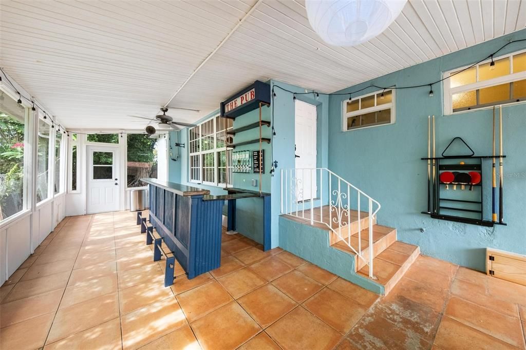 For Sale: $575,000 (3 beds, 2 baths, 1381 Square Feet)