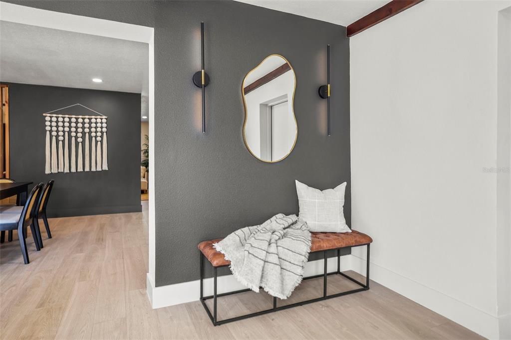 En Venta: $899,000 (4 camas, 2 baños, 1933 Pies cuadrados)