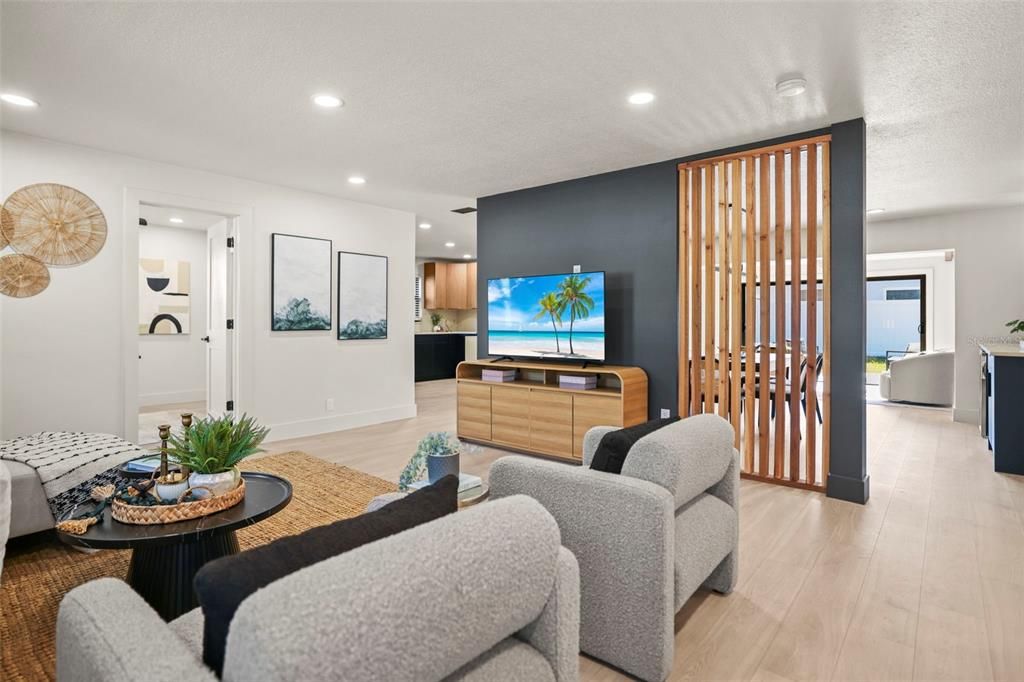 En Venta: $899,000 (4 camas, 2 baños, 1933 Pies cuadrados)