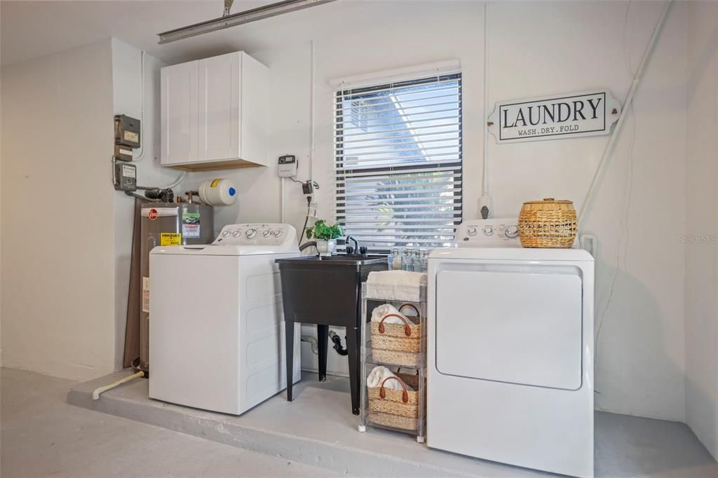 En Venta: $899,000 (4 camas, 2 baños, 1933 Pies cuadrados)