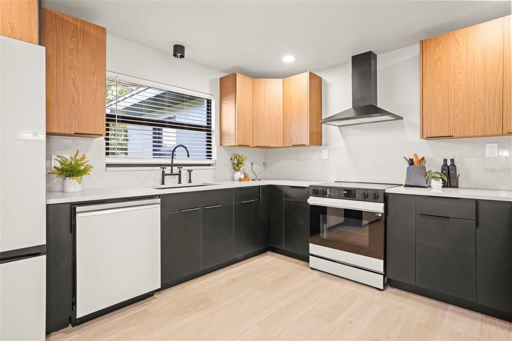 En Venta: $899,000 (4 camas, 2 baños, 1933 Pies cuadrados)