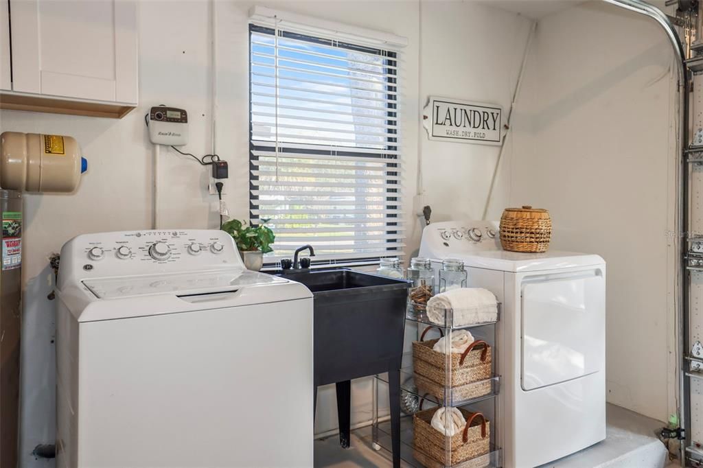 En Venta: $899,000 (4 camas, 2 baños, 1933 Pies cuadrados)