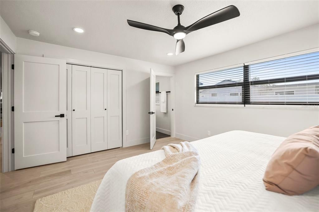 En Venta: $899,000 (4 camas, 2 baños, 1933 Pies cuadrados)