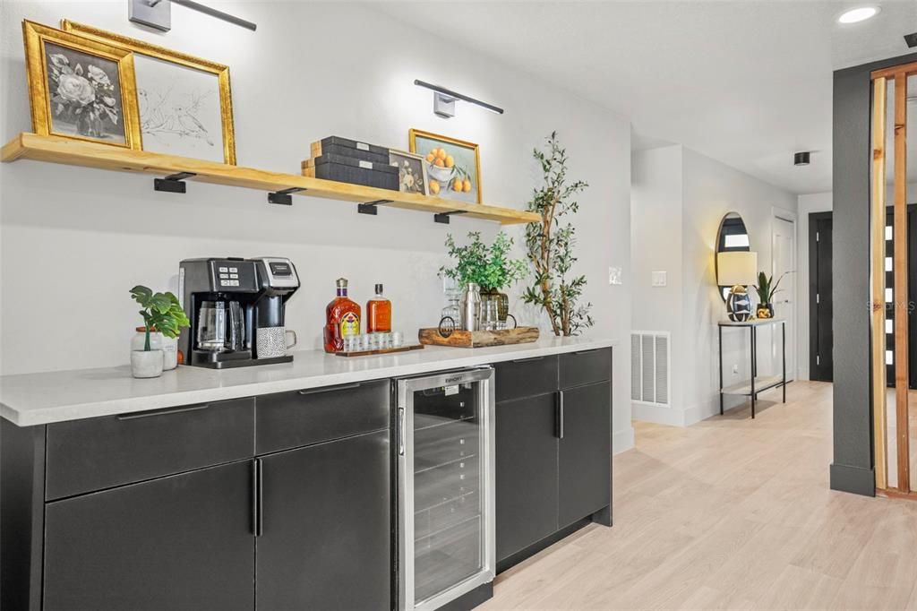 En Venta: $899,000 (4 camas, 2 baños, 1933 Pies cuadrados)