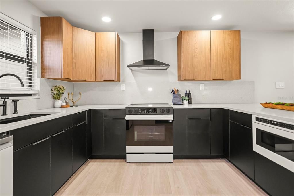 En Venta: $899,000 (4 camas, 2 baños, 1933 Pies cuadrados)