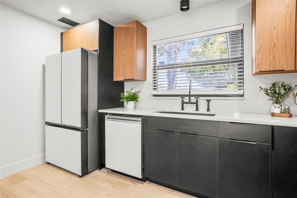 En Venta: $899,000 (4 camas, 2 baños, 1933 Pies cuadrados)