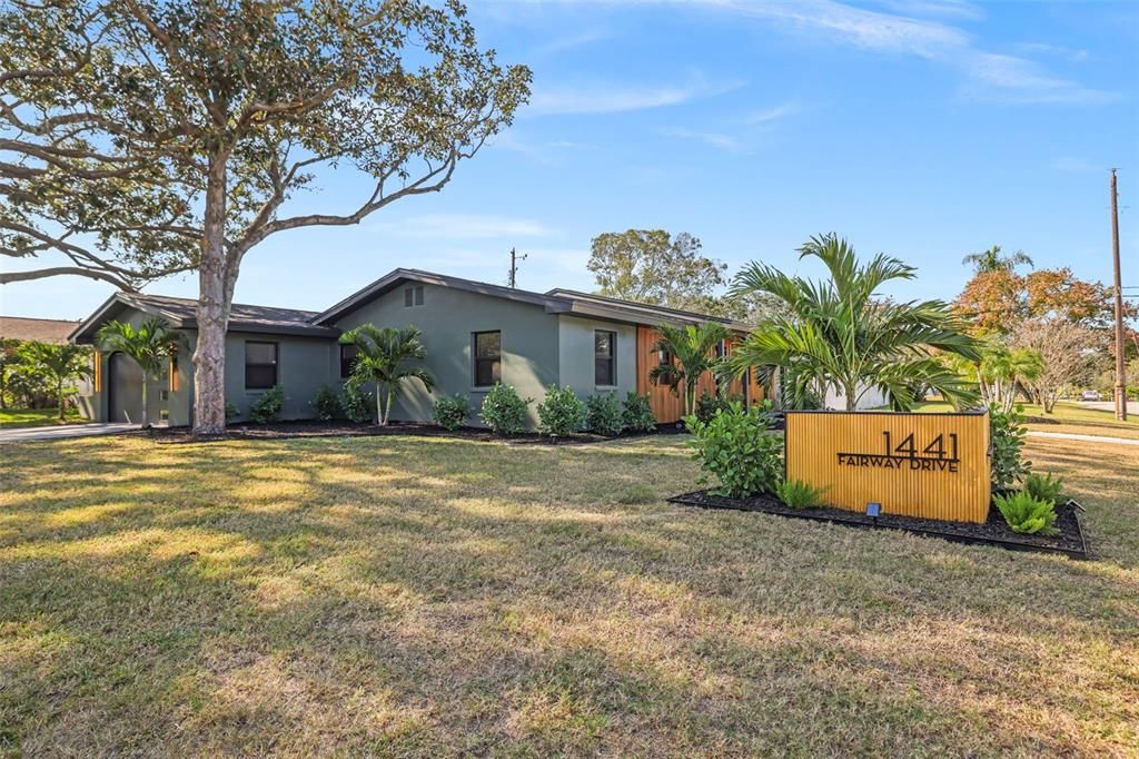 En Venta: $899,000 (4 camas, 2 baños, 1933 Pies cuadrados)