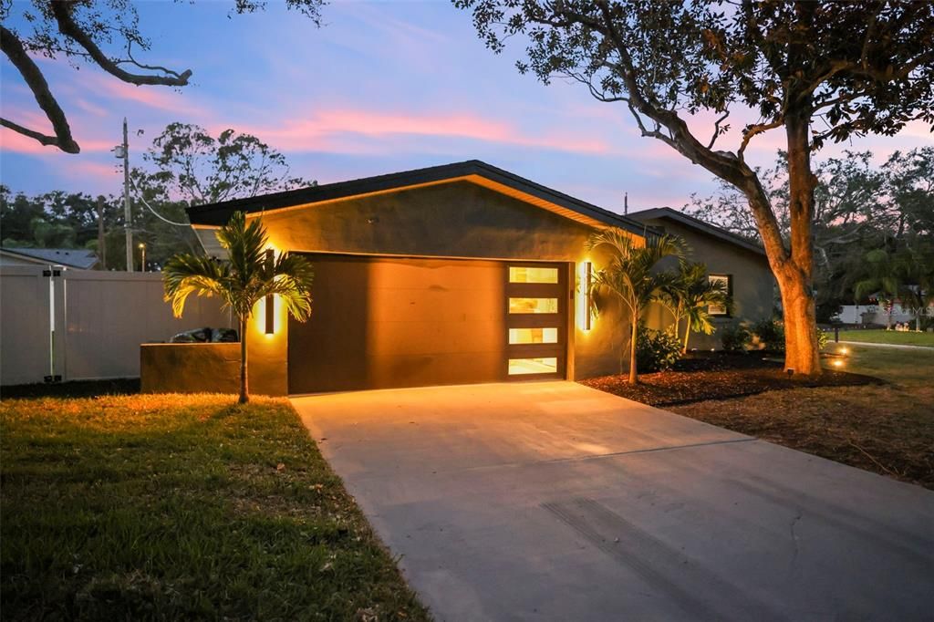 En Venta: $899,000 (4 camas, 2 baños, 1933 Pies cuadrados)