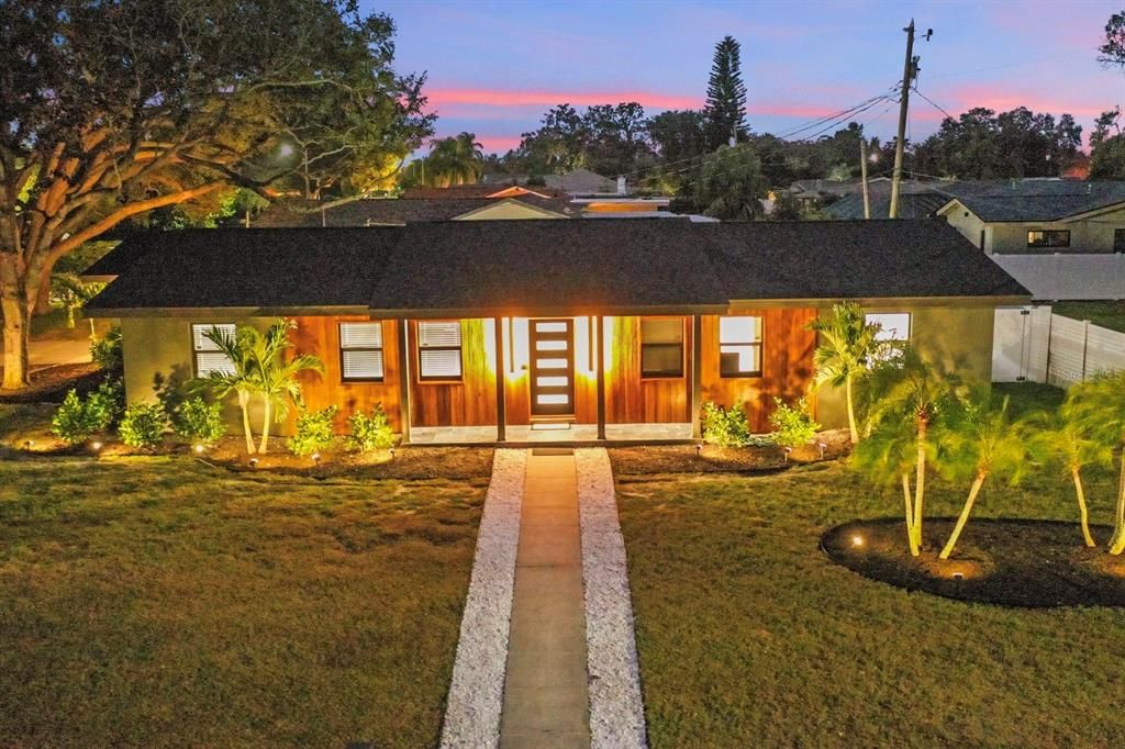 En Venta: $899,000 (4 camas, 2 baños, 1933 Pies cuadrados)