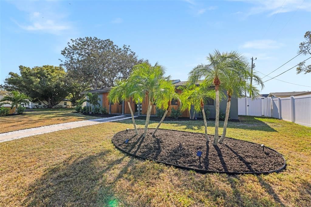 En Venta: $899,000 (4 camas, 2 baños, 1933 Pies cuadrados)