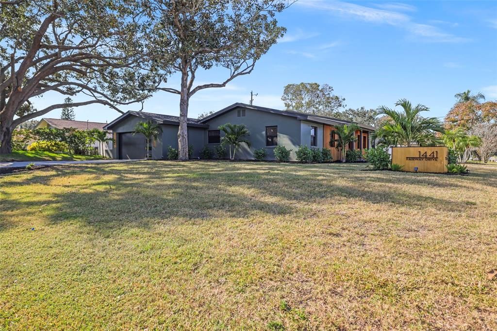 En Venta: $899,000 (4 camas, 2 baños, 1933 Pies cuadrados)