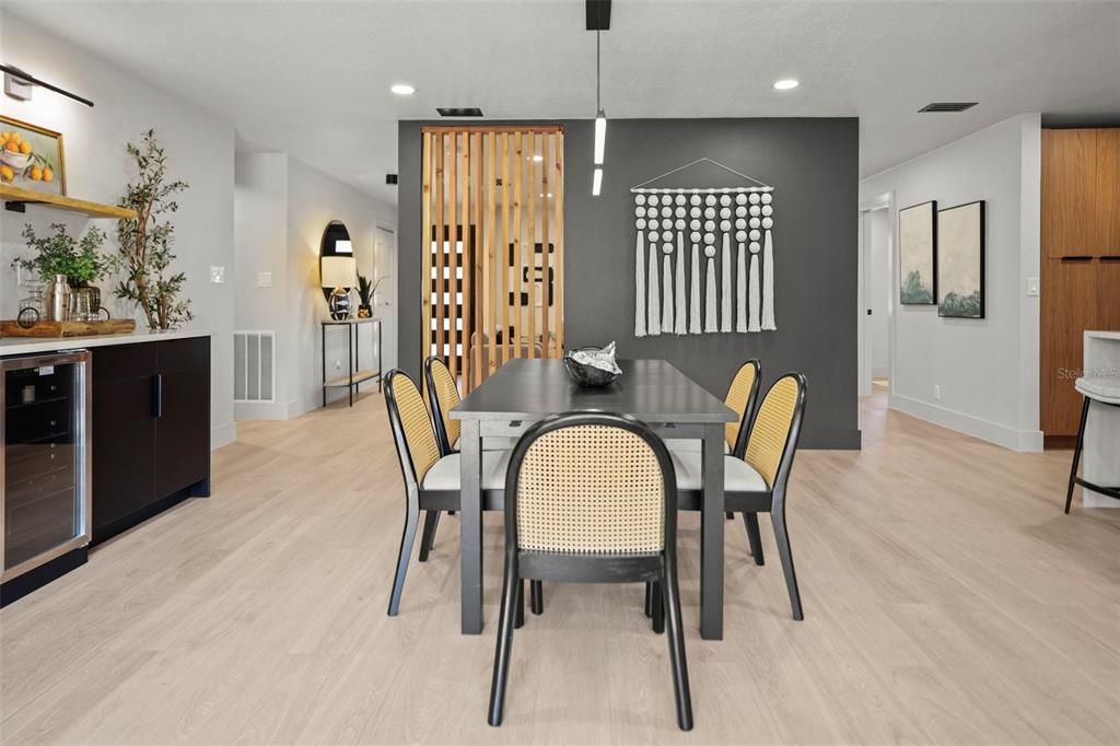 En Venta: $899,000 (4 camas, 2 baños, 1933 Pies cuadrados)