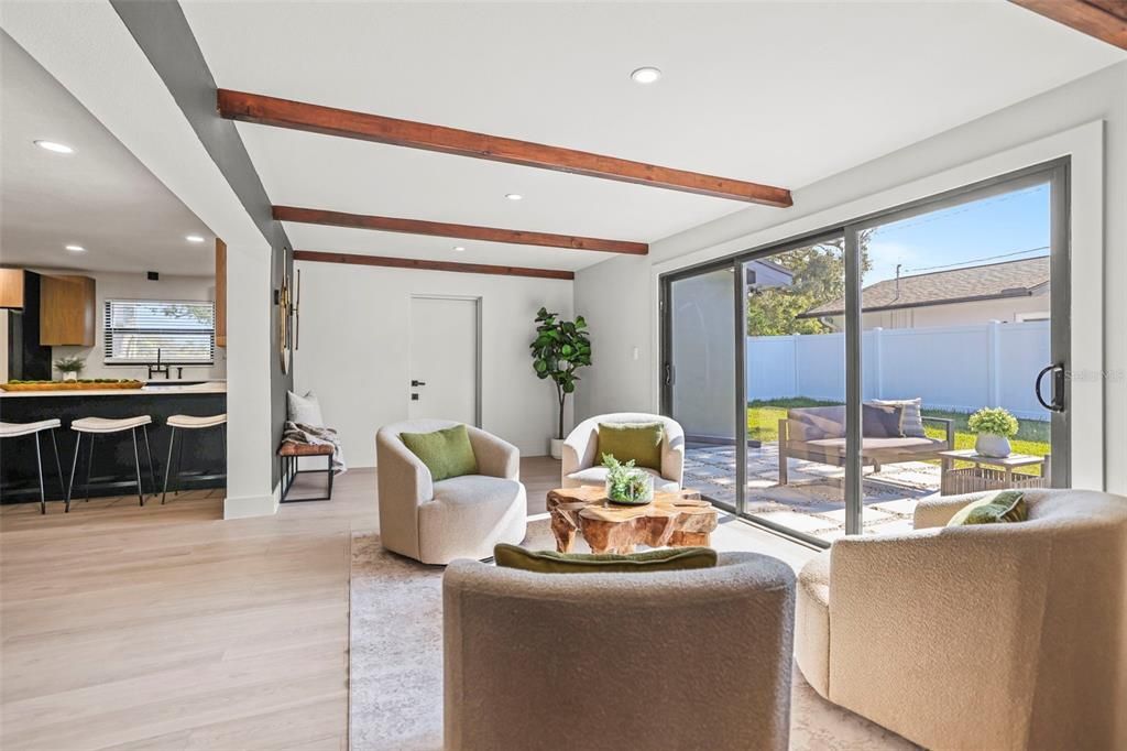 En Venta: $899,000 (4 camas, 2 baños, 1933 Pies cuadrados)