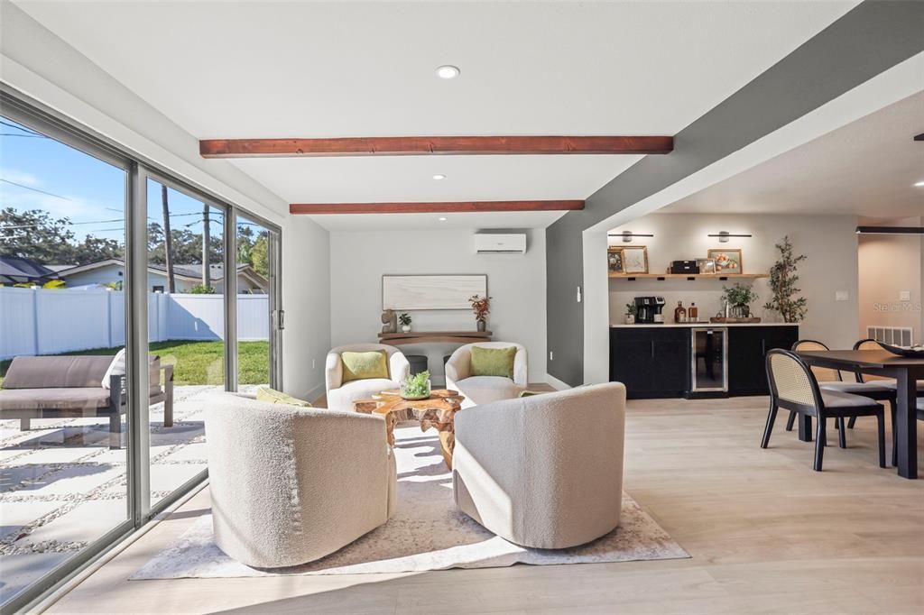 En Venta: $899,000 (4 camas, 2 baños, 1933 Pies cuadrados)