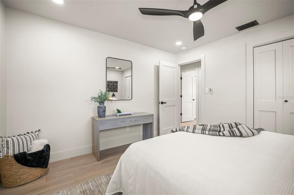 En Venta: $899,000 (4 camas, 2 baños, 1933 Pies cuadrados)