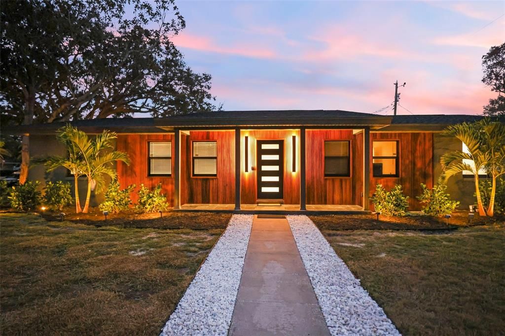 En Venta: $899,000 (4 camas, 2 baños, 1933 Pies cuadrados)