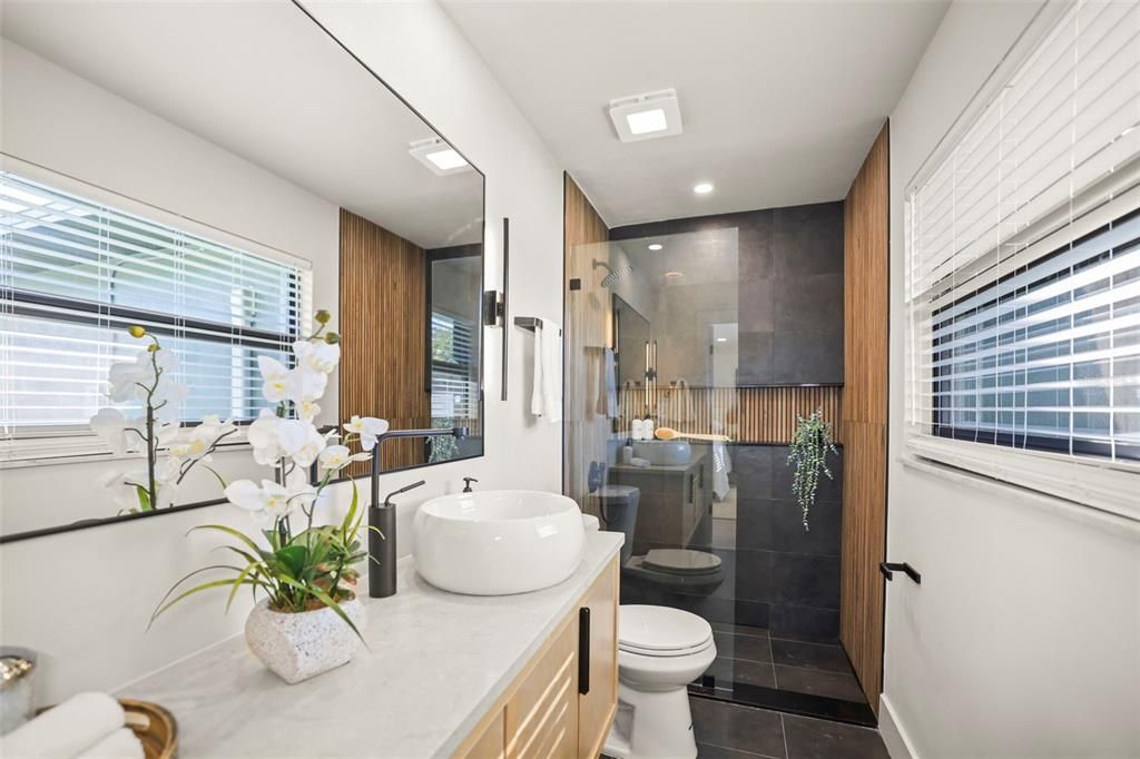 En Venta: $899,000 (4 camas, 2 baños, 1933 Pies cuadrados)