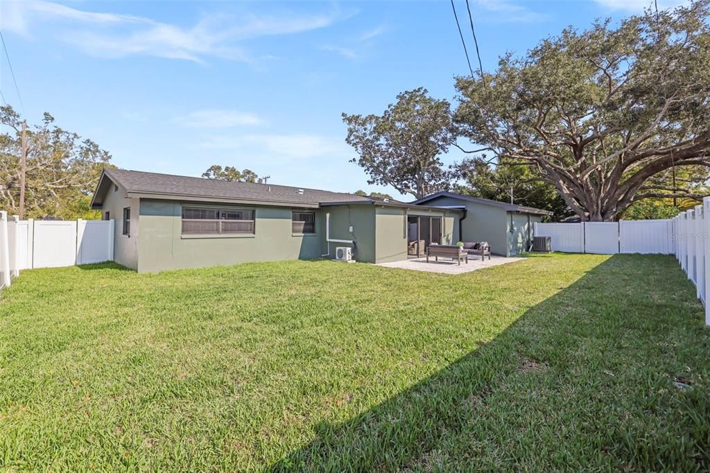 En Venta: $899,000 (4 camas, 2 baños, 1933 Pies cuadrados)