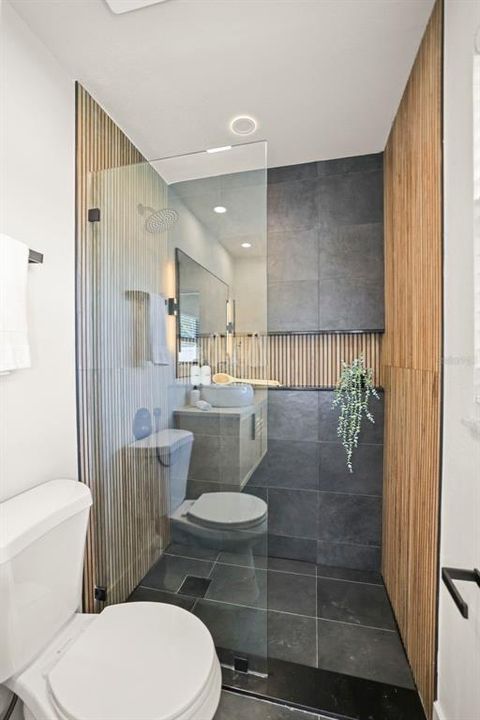 En Venta: $899,000 (4 camas, 2 baños, 1933 Pies cuadrados)