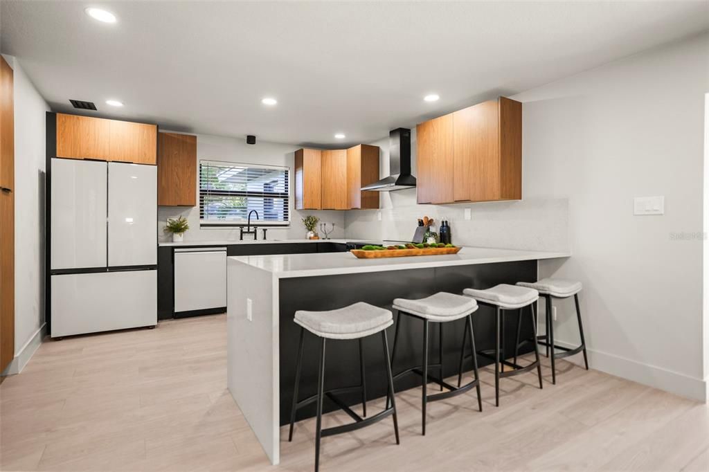 En Venta: $899,000 (4 camas, 2 baños, 1933 Pies cuadrados)