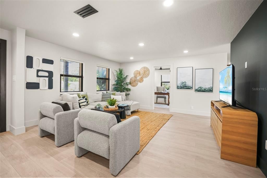 En Venta: $899,000 (4 camas, 2 baños, 1933 Pies cuadrados)