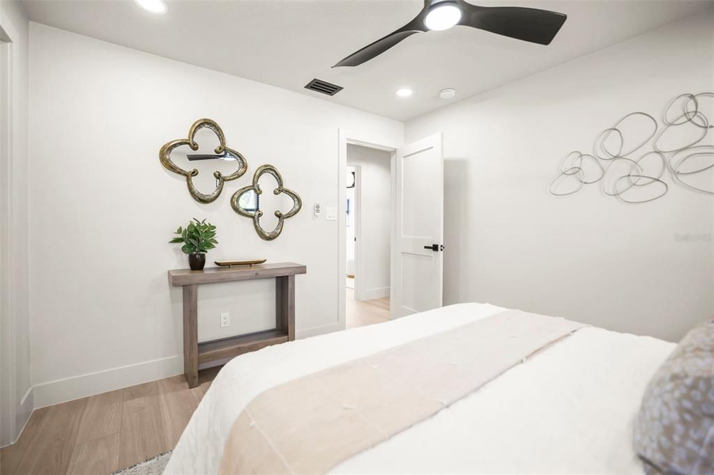 En Venta: $899,000 (4 camas, 2 baños, 1933 Pies cuadrados)