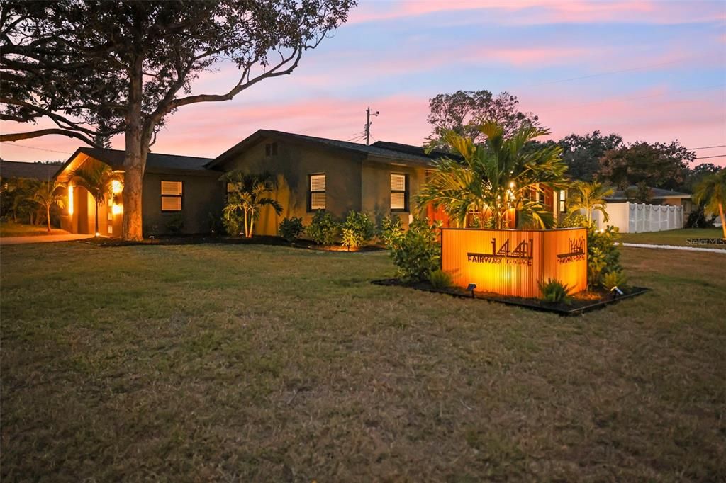 En Venta: $899,000 (4 camas, 2 baños, 1933 Pies cuadrados)