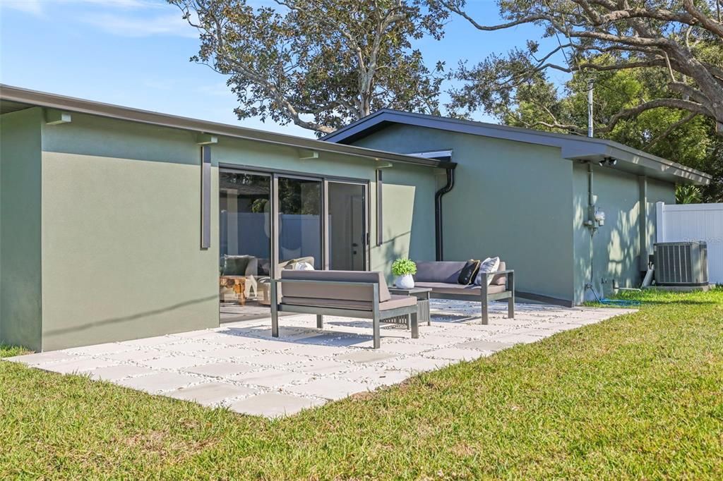 En Venta: $899,000 (4 camas, 2 baños, 1933 Pies cuadrados)