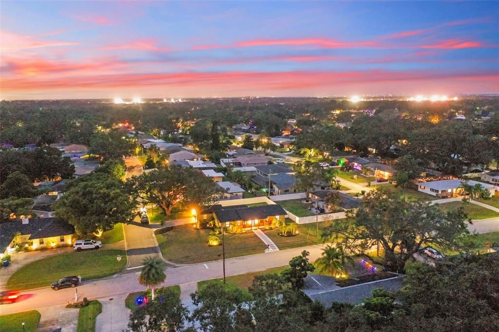 En Venta: $899,000 (4 camas, 2 baños, 1933 Pies cuadrados)