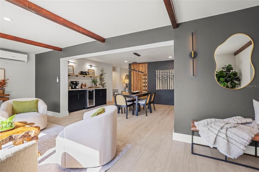 En Venta: $899,000 (4 camas, 2 baños, 1933 Pies cuadrados)