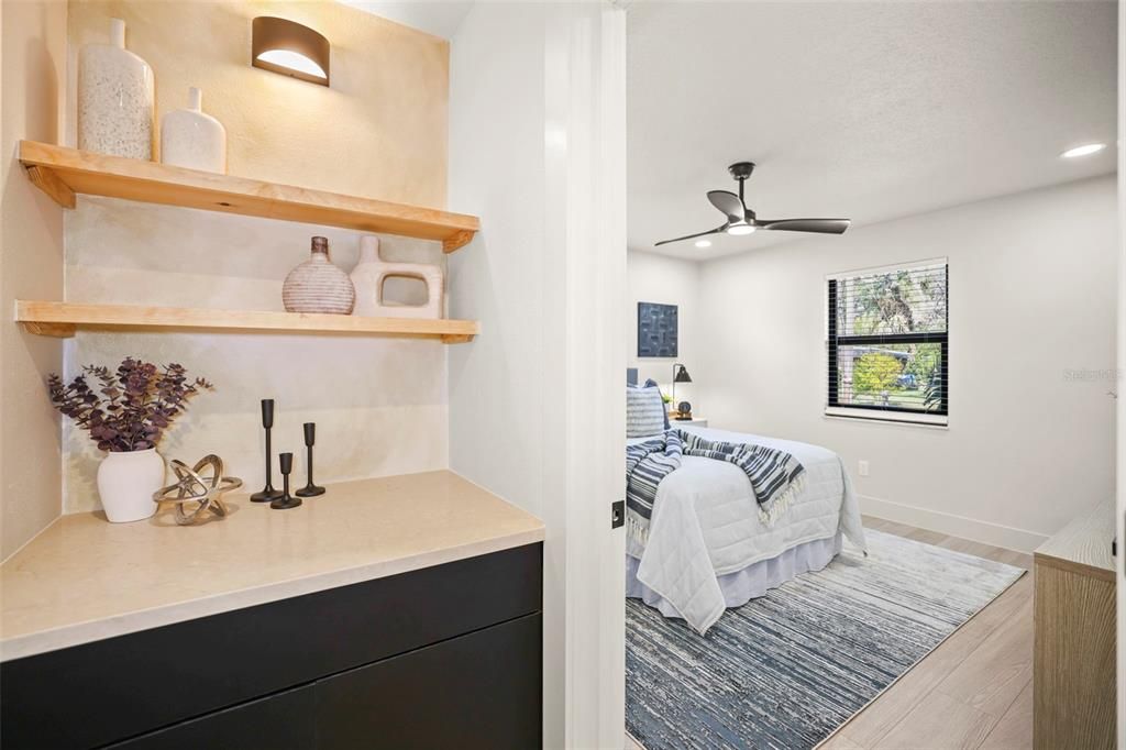 En Venta: $899,000 (4 camas, 2 baños, 1933 Pies cuadrados)