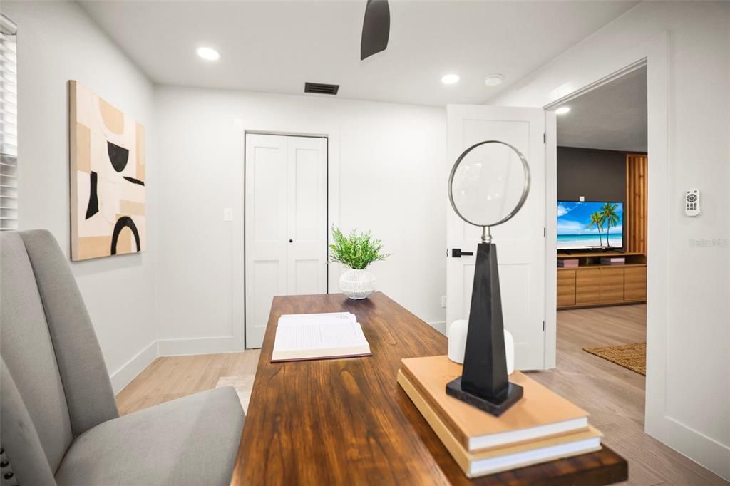 En Venta: $899,000 (4 camas, 2 baños, 1933 Pies cuadrados)