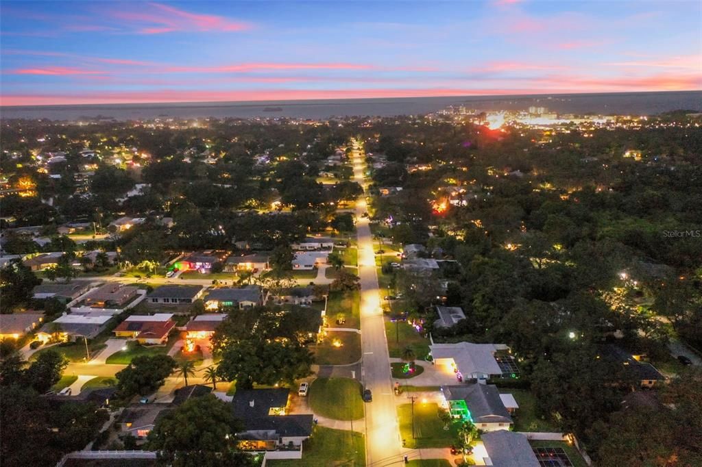 En Venta: $899,000 (4 camas, 2 baños, 1933 Pies cuadrados)