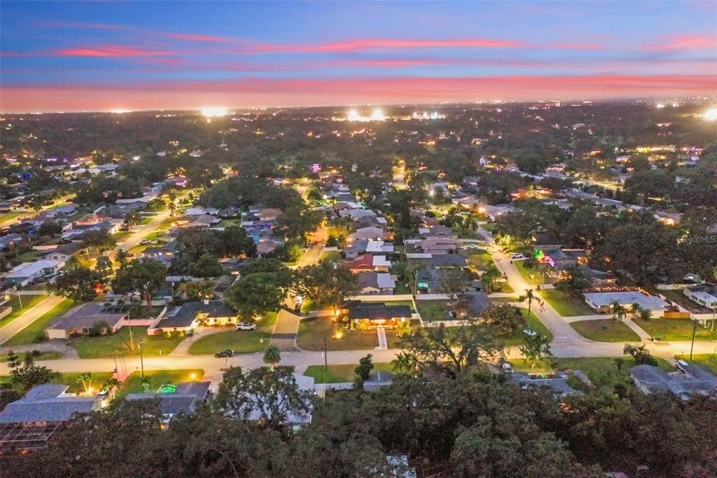 En Venta: $899,000 (4 camas, 2 baños, 1933 Pies cuadrados)