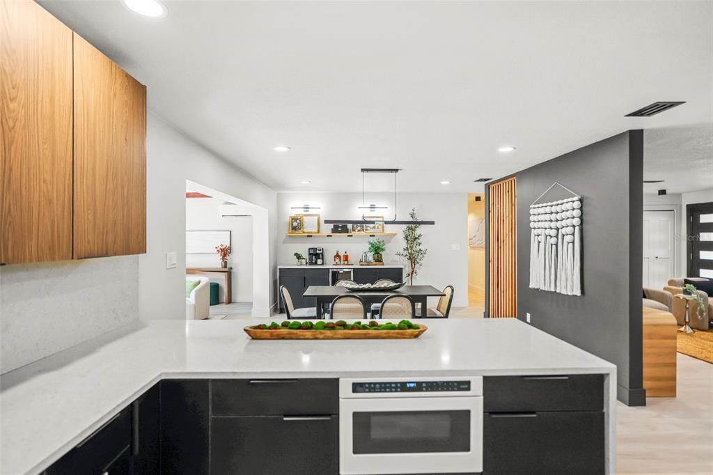 En Venta: $899,000 (4 camas, 2 baños, 1933 Pies cuadrados)