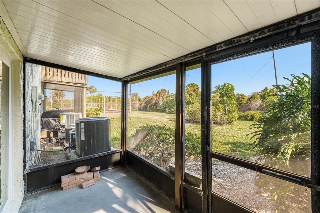 На продажу: $115,000 (1 спален, 1 ванн, 735 Квадратных фут)