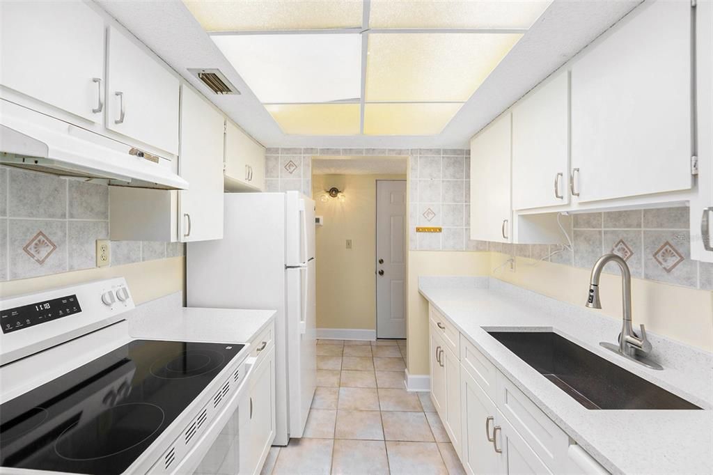 На продажу: $115,000 (1 спален, 1 ванн, 735 Квадратных фут)