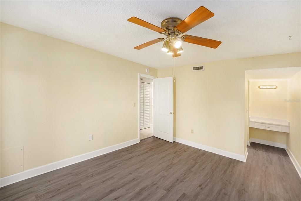 На продажу: $115,000 (1 спален, 1 ванн, 735 Квадратных фут)