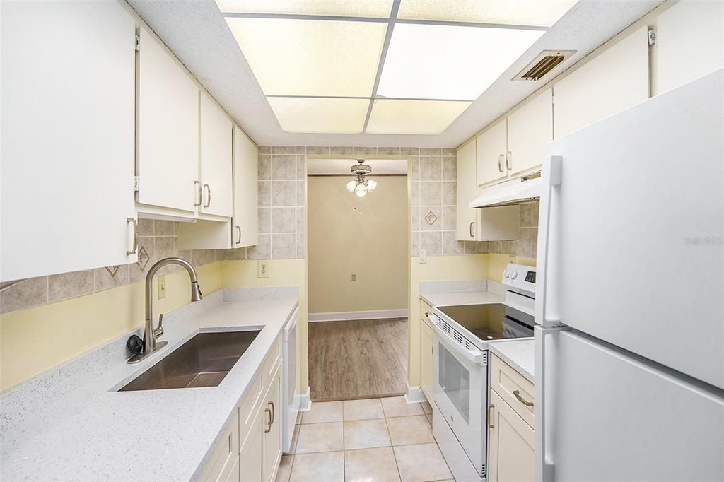 На продажу: $115,000 (1 спален, 1 ванн, 735 Квадратных фут)